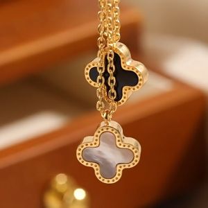 Ladamas Kalung Titanium Liontin Bunga Clover 2 Sisi Hitam Putih Mewah Elegan Fashion Korea KT160