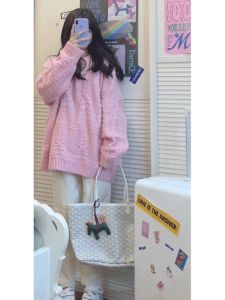 ชุดเสื้อสเวตเตอร์คอตตอนหลวมสไตล์เกาหลีสีชมพูน้ำแข็ง พร้อมกางเกงยีนส์ทรงตรง ชุดแฟชั่นฤดูใบไม้ร่วงสำหรับผู้หญิงวัย 18-25 ปี