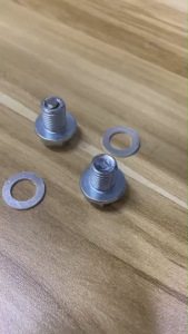 น็อตถ่ายน้ำมันเครื่อง น็อตถ่ายน้ำมัน ขนาดเกลียว 12มม.×1.5 มีทั้งแบบแม่เหล็กและแบบไม่ใช่แม่เหล็ก (XX83)