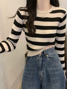 สลิมฟิต สไตล์เกาหลี ผู้หญิง เสื้อเชิ้ตตัวในถักแขนยาว คอกลมไม่ซ้ําใคร ลายทาง เสื้อสวม เสื้อสเวตเตอร์ ฤดูใบไม้ร่วง ฤดูหนาว Essential