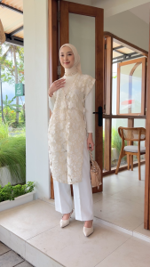 Delova Wardrobe - LYODRA LONG OUTER VEST Rompi brukat Prada modern