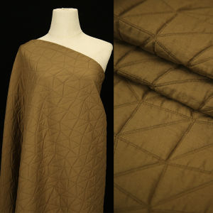 ผ้าลายสก็อตทรงสามเหลี่ยมสีพื้น ผ้าโพลีเอสเตอร์ 3 มิติ ผ้าอ้อมสำหรับผู้ออกแบบเสื้อโค้ทและกางเกง