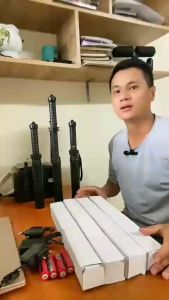 Đèn pin led cầm tay rút dài thân hợp kim siêu cứng phòng thân ánh sáng mạnh hàng chất lượng cao