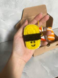 HandMade Móc khoá sushi kim bắp làm bằng kẽm nhung.