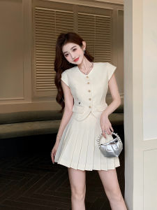 Elegant Embroidered Bee Design High Waist Short Skirt And Blouse Set with Button Detail Fashionable Polyester Blend Summer Outfit