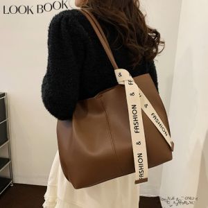 LHSunday สวยถูกใจ ใช้ได้ทุกโอกาส กระเป๋าแฟชั่นงานดีงานปังที่ควรสั่งมาก รุ่นนี้ดี ใบใหญ่ ทรงสวย แต่งานแฟชั่นแบบมีสไตล์สุดๆ ราคาไม่แพงนะ จิ้มเลย