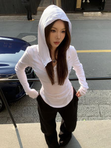 2025 New Womens Slim Fit Long Sleeve T-Shirt V-Neck Hooded Sun Protection Top Breathable Micro-Light Base Layer Summer Wear