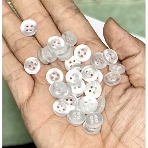 Nút sơmi 4 lỗ đen trắng loại tốt (60-144 nút)