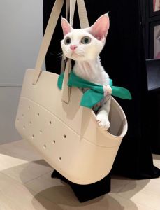 Pet Tote Bag for Dog Cat Fashion Adjustable Waterproof and Wear-Resistant Large Capacity Pet Carrier