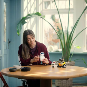 LEGO Disney Pixar 43279 WALL-E and EVE  (811 Pieces)