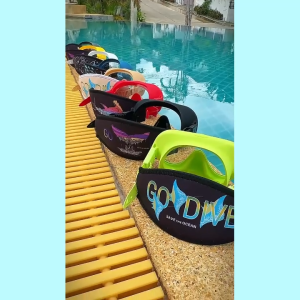 ผ้ารองสายรัดหน้ากากดำน้ำ แผ่นรองหน้ากากดำน้ำ สายครอบสายหน้ากาก – อุปกรณเสริมสำหรับดำน้ำ สนอร์เกิล และว่ายน้ำ ขนาดสากล ปกป้องเส้นผม ใส่ง่าย Mask Strap Cover – Accessory for Diving Snorkeling & Swimming Universal Size Hair Protection