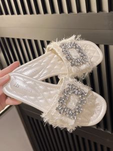 รองเท้าแตะส้นแบนสำหรับผู้หญิง ฤดูร้อน 2023 รองเท้าแตะแบบสวมหัวสุดเทรนด์ ทรงหัวแหลม วัสดุ PU ส่วนบนเป็นยาง