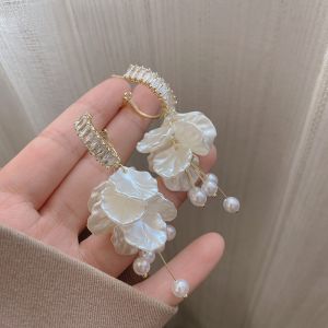 Elegant White Petal Pearl Earrings Versatile Luxury Feel Fashionable New 2024 Trendy Small Niche Jewelry Dangle Drop Earrings
