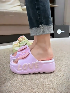 Dép một từ 2025 Mùa hè mới Mang bên ngoài Giày cao gót dày ở nhà Thời trang phù hợp với tất cả các nơ Phòng tắm Phụ nữ chống trượt