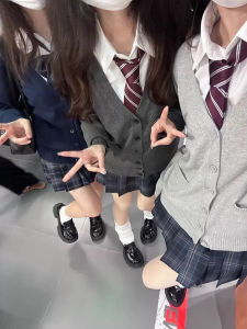 เสื้อสเวตเตอร์ถักแขนยาวทรงหลวมสไตล์ญี่ปุ่นสำหรับผู้หญิงในช่วงต้นฤดูใบไม้ร่วง สไตล์นักเรียน แจ็คเก็ตแบบสวมหัวแบบอเนกประสงค์