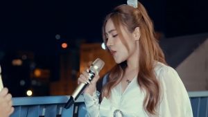 [XÃ KHO 2024 ] Micro Không Dây Thông Minh MTMAX Q02  Mẫu 2 Micro Mới Nhất Chuyên Dùng Cho Hát Karaoke Hỗ Trợ Nâng Tone Hát Cực Nhẹ Nhàng. Âm Thanh Chất Lượng Cao Chống Hú Rè Hiệu Quả Giá Rẻ Vô Đối Bảo Hành 12 Tháng