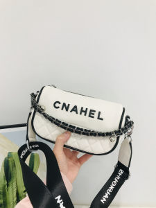 Wide Shoulder Strap Letter Saddle Bag Womens New New Arrival Soft Leather Chain Bag Casual Quilted Leather One-Shoulder Crossbody Bag