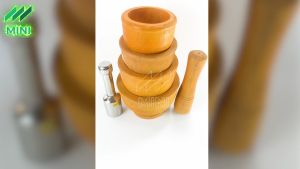 Chày cối gỗ dùng để giã gia vị thực phẩm