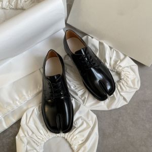 Buckled Pig Foot Shoes Tabi Split-Toe Derby Shoes Men Women Flat Bottom Casual Leather Shoes Sheep Hoof Breathable Slip-On