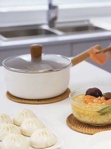 【มาถึงภายใน 2 วัน】หม้อหินไมฟาน กระทะเคลือบหินอ่อน กระทะเทฟล่อน หม้อเซรามิค ไม่ติดก้นหม้อก้นกระทะ ใช้ในครัวเรือน Non-Stick กระทะพร้อมฝาปิดทำอาหารหม้อ Pour Spout & ไม้จับหม้อก๋วยเตี๋ยว 18 ซม.สำหรับ Induction เตาแก๊สเตา