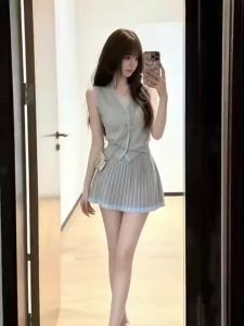 Homecore | Bộ Đầm Xám Không T Tay V-Neck Caro Thời Trang