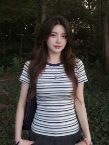 CHENDAYU | Flattering Design Slim Fit Age-Reducing Versatile T-shirt