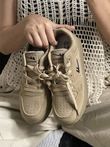 รองเท้าผ้าใบผู้หญิงแบบสวมลำลอง กันน้ำ ระบายอากาศได้ดี ทรงหนา ส้นต่ำ รองเท้าผ้าใบสีขาวสไตล์ทหาร กันน้ำ วัสดุ PVC ทรงหัวมน