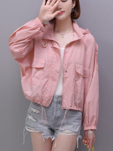 เสื้อคลุมกันแดดบางเบาสำหรับผู้หญิง ฤดูร้อนปี 2025 เสื้อคลุมกันแดดแบบลำลองหลวมๆ ระบายอากาศได้ดี ทรงสั้น เสื้อคลุมกันแดดสำหรับผู้หญิงไซส์เล็ก