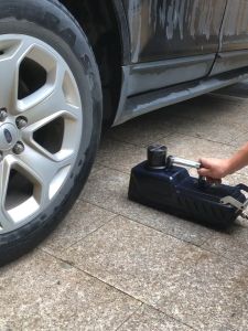 RV Electric Hydraulic Jack 10/15 Tons 12V Off-Road SUV Pickup Truck Car Rescue Auto Repair Tool