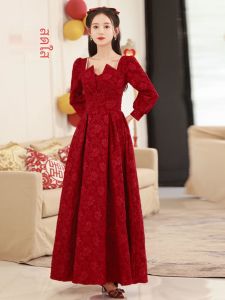 ชุดแต่งงานสีแดงหรูหรา ฤดูใบไม้ร่วง/ฤดูหนาว ชุดแต่งงานแบบสั้น ชุดเดรสยาวทรงเอ กระโปรงทรงเอ คอเหลี่ยม แขนยาว ผ้าโพลีเอสเตอร์