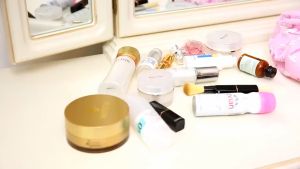 【Hania】Korean lazy toiletry bag cosmetic bag storage bag a must-have for girls at home and travel