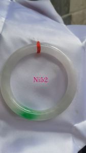 🌺🌺Vòng Cẩm Thạch tự nhiên Tr Lý Ni 52mm x chột 8mm bóng đẹp màu trắng bóng điểm xanh lý tươi đậm đẹp 1 điểm nhấn của vòng xinh xắn lắm Nữ 50kg - 55kg kim mệnh thuỷ đeo hợp có 1650k ạ