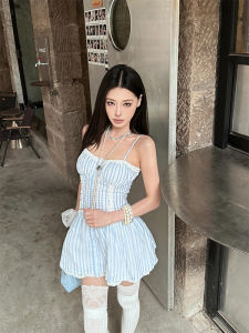 ชุดเดรสสั้นลายทางสีฟ้าขาวพร้อมกระดุม ชุดเดรสฤดูร้อนสำหรับผู้หญิง Crazy Ladys Salt Sweet Series Lace Patchwork กระโปรงสั้น