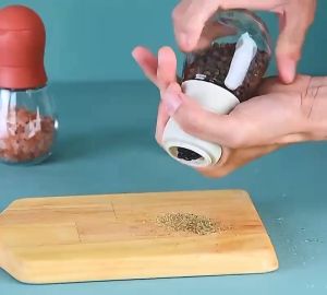 DXL Bowling Grinder Pepper Household Manual Grinding Pepper Sea Salt Seasoning Jar Black Pepper Grain Grinding Bottle