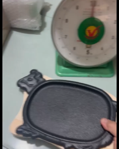 Bộ Chảo Bò Gang Nhỏ Nặng 1Kg2 Chống Dính Làm Bò Né Beesteak Kèm Đế Gỗ