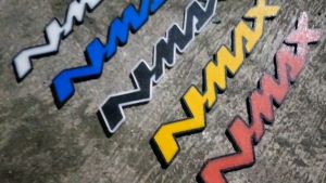 EMBLEM 3D YAMAHA NMAX MODEL TERBARU SOLID COLOR & BER TEXTURE PANZ AUTO (HARGA SEPASANG)