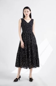 Elegant V-neck Lace Sleeveless Waist-cinched Dress Girdear 2024 New Style Long A-line Skirt Polyester Fiber Summer Dress