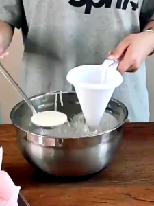 2pcs Chocolate Dispenser Funnel Tool  Adjustable Hand-held Baking Funnel Cream Batter Chocolate Liquid Dispenser Mold Baking Tools