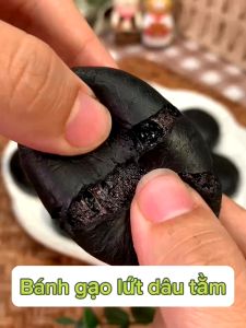 Bánh gạo lứt thành phần tự nhiên vị ngọt nhẹ thanh thanh của dâu tằm thực phẩm ăn kiêng lành mạnh cho người giảm cân