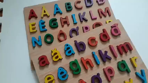 Đồ Chơi Trẻ Em Thông Minh. Bảng số đếm chữ cái gỗ nổi kích thước 20x30cm.