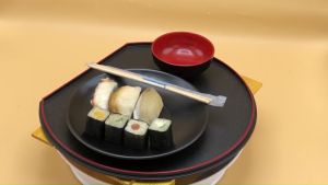 ถาดเสริฟอาหาร 3 ขนาด Tableware - ถาดอาหาร ถาดกันลื่น ถาดญี่ปุ่น ถาดเครื่องดิ่ม ทรงพระอาทิตย์ สีดำขอบแดง ถูกพัฒนากับมีขนาด 3