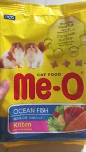 Thức ăn dành cho mèo con- thức ăn ME-O hương vị cá biển dạng hạt gói 400g.