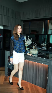 Cutie Minute อก ฟรีไซส์ 42" เสื้อผ้าทวีดเกรดพรีเมี่ยม แต่งแขนและหลังด้วยผ้าลูกไม้ เสื้อทรงเชิ้ตใส่ง่ายสไตล์เข้าได้กับทุกชุด เสื้อเก๋มากๆค่ะ