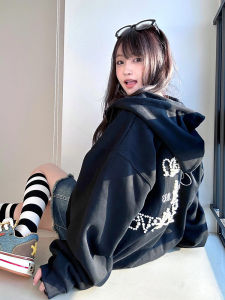 เสื้อสเวตเตอร์คาร์ดิแกนสไตล์ย้อนยุคสไตล์อเมริกันสำหรับผู้หญิง แขนยาว สีดำ พร้อมพิมพ์ลายตัวอักษร ทรงหลวม สไตล์วิทยาลัย เสื้อคลุมกันหนาว