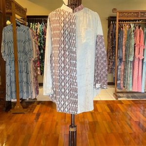 Rose Tunik by Dian Pelangi TERBARU Baju Blouse Atasan Kemeja Blus Kerja Kantor Pesta Kondangan Lebaran Wanita Hijaber Cantik Anggun Modis Modern Simple Elegan Mewah Model Korea Terbaru Motif Batik Abstrak Kekinian