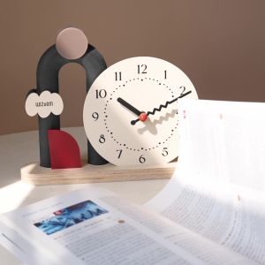 Minimalist Nordic Series Desk Clock Hot Sale Home Living Room Simple and Fashion Mute Creative Vintage Clock Art Decorations 22x26cm
