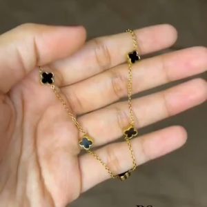 Kalung Titanium Premium Wanita Bunga Hitam 5 Polos Anti Karat & Kalung Cloverr Kecil 08