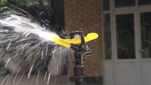 4หูน้ำมันมาก สปริงเกอร์แบบหมูน้ำมาก สมยอดผล สีเหลือง ใบพาย สปริงเกอร์รดน้ำต้นมาก (360 องศา)