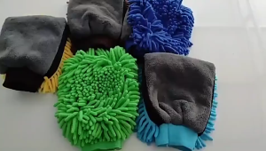 Thick Plush Microfiber Car Wash Mitt – Water Absorbent & Durable Gentle on Paint Tough on Dirt