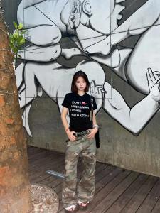 เสื้อยืดแขนสั้นทรงสลิมฟิตสำหรับผู้หญิง สีดำ เซ็กซี่ กระชับสัดส่วน ทรงเข้ารูป เสื้อผ้าทำงานสไตล์เกาหลี ผ้าฝ้าย 100%